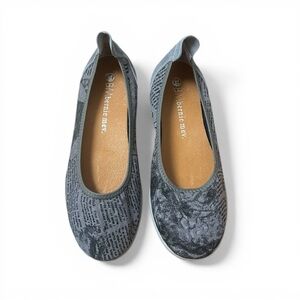 Bernie Mev Newsprint Graphic Ballet Comfort Flats Shoes US 7 Casual Chic